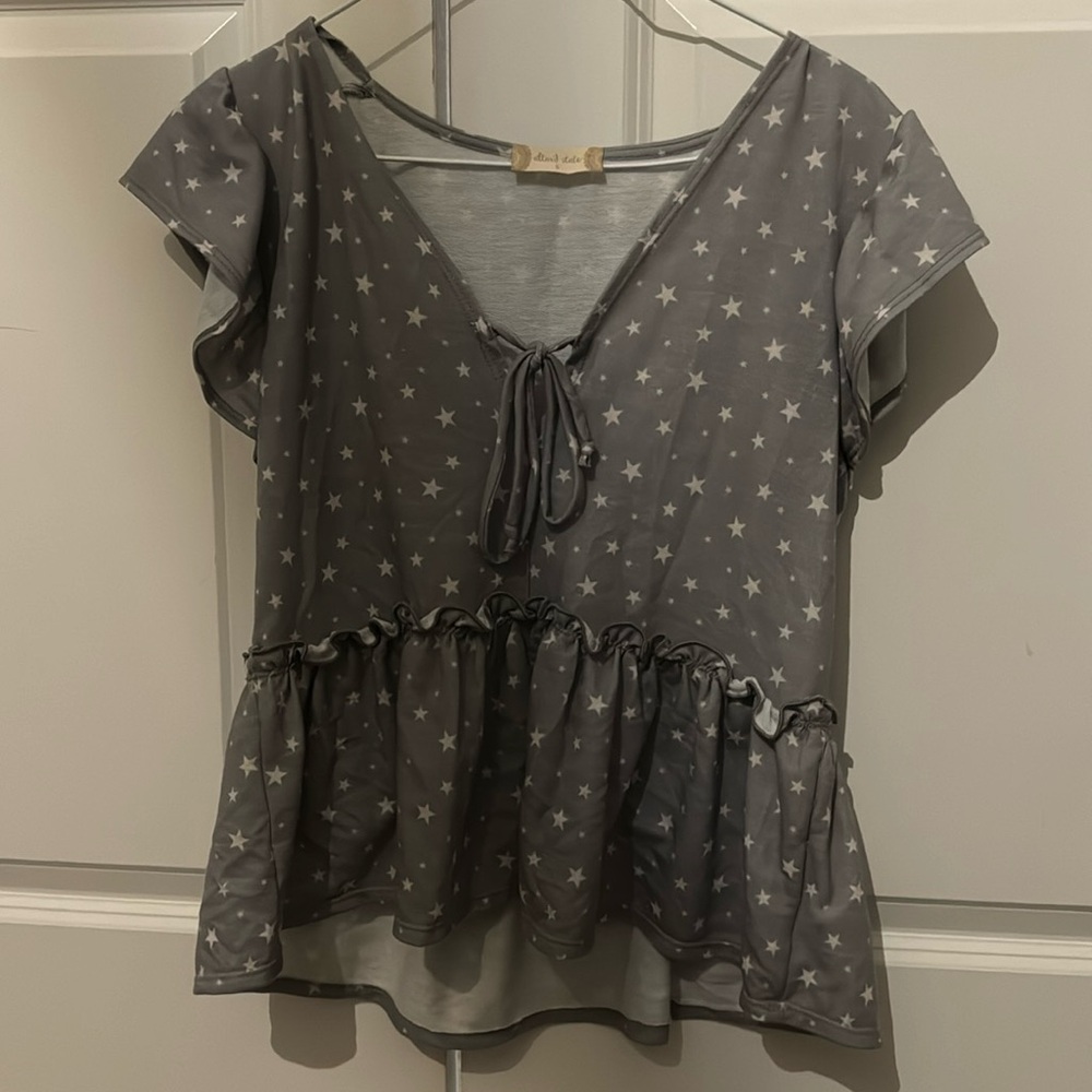 Star print ruffled altard state top